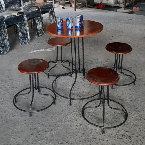 Bộ Bàn Ghế Khung Sắt Cafe Bệ Gỗ (1 Bàn 4 Ghế )