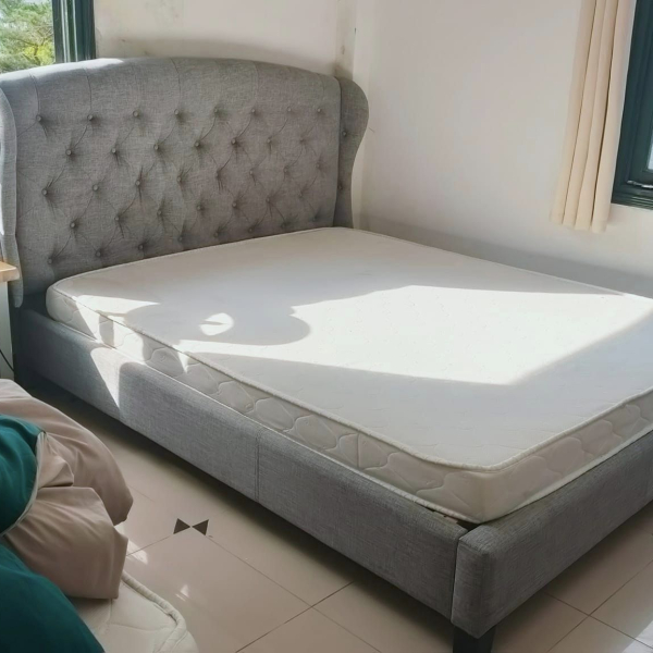 Thanh lý giường ngủ khung gỗ bọc vải bố mịn 1m6